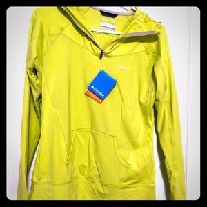 Womans Columbia Omni-wick pull over sz small.